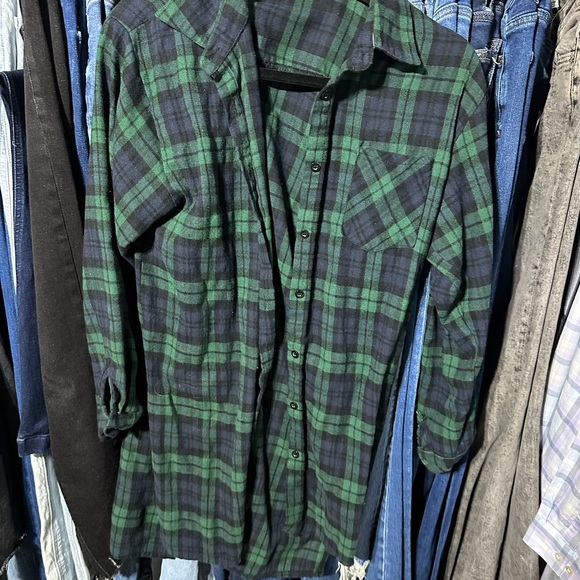 Large- Dark Green and Black Checkered Flannel - Picture 1 of 3